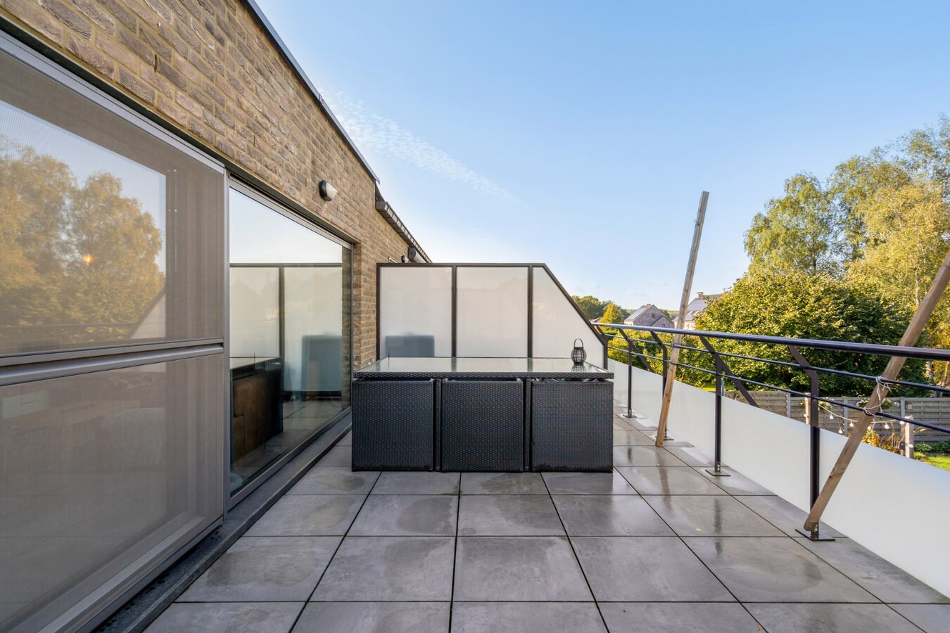 Modern 2 slaapkamer appartement met ondergrondse parkeerplaats. 