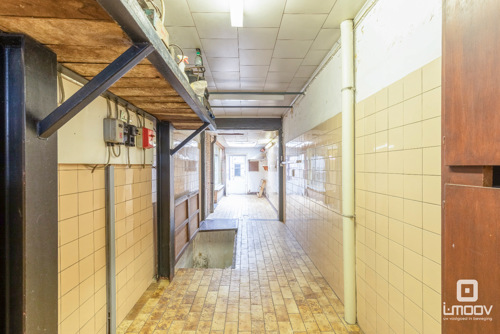 Ruime eigendom gemengd gebruik met 4 slaapkamers 