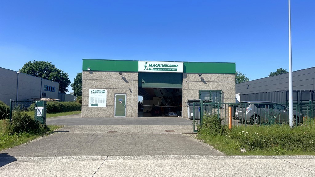 Industrieel bedrijfspand te huur langs N70 in Lochristi
