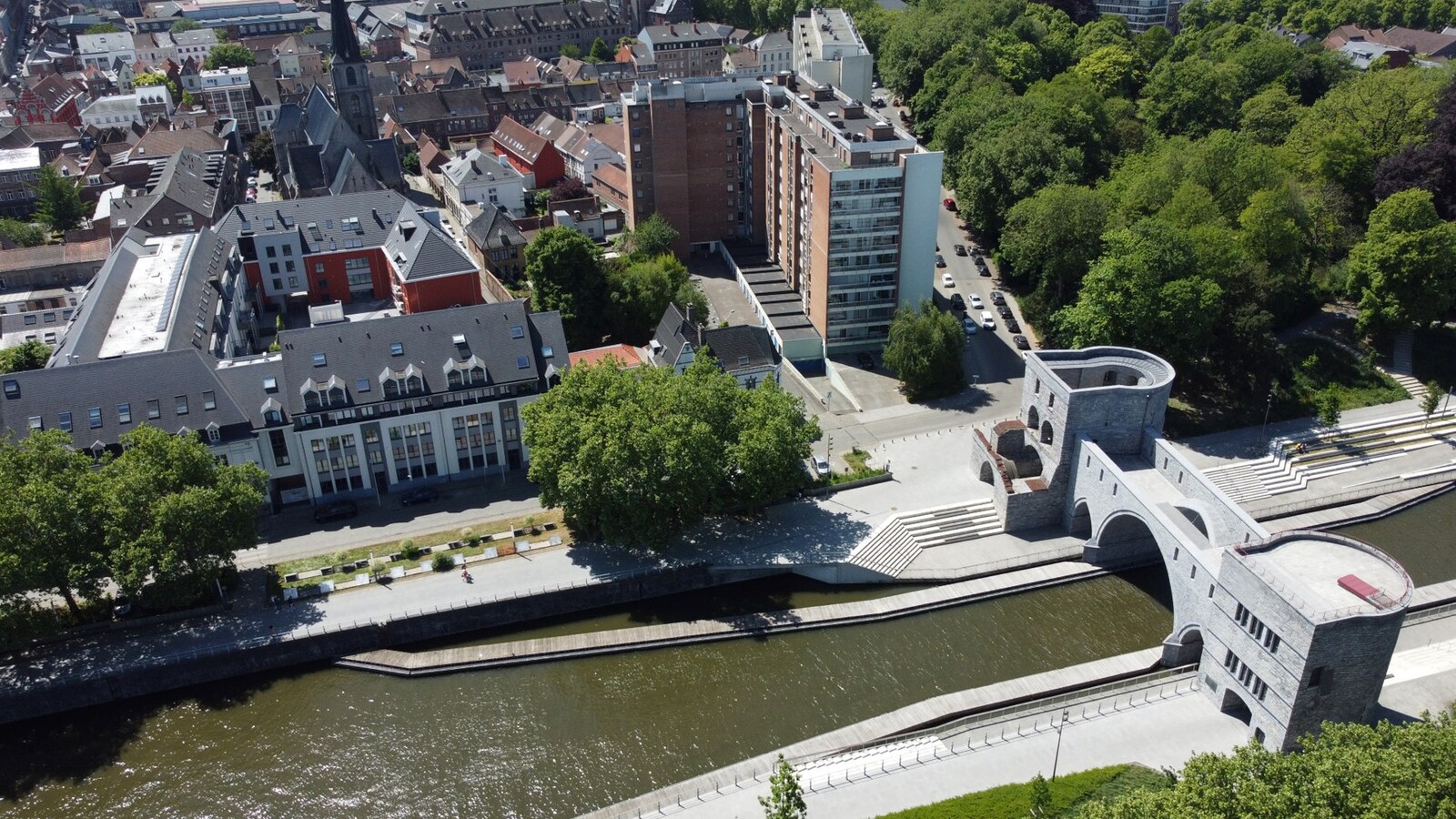 Exceptionnel, appartements neufs, PEB A, résidence de qualité,  proche du Pont des trous et des quais. 
