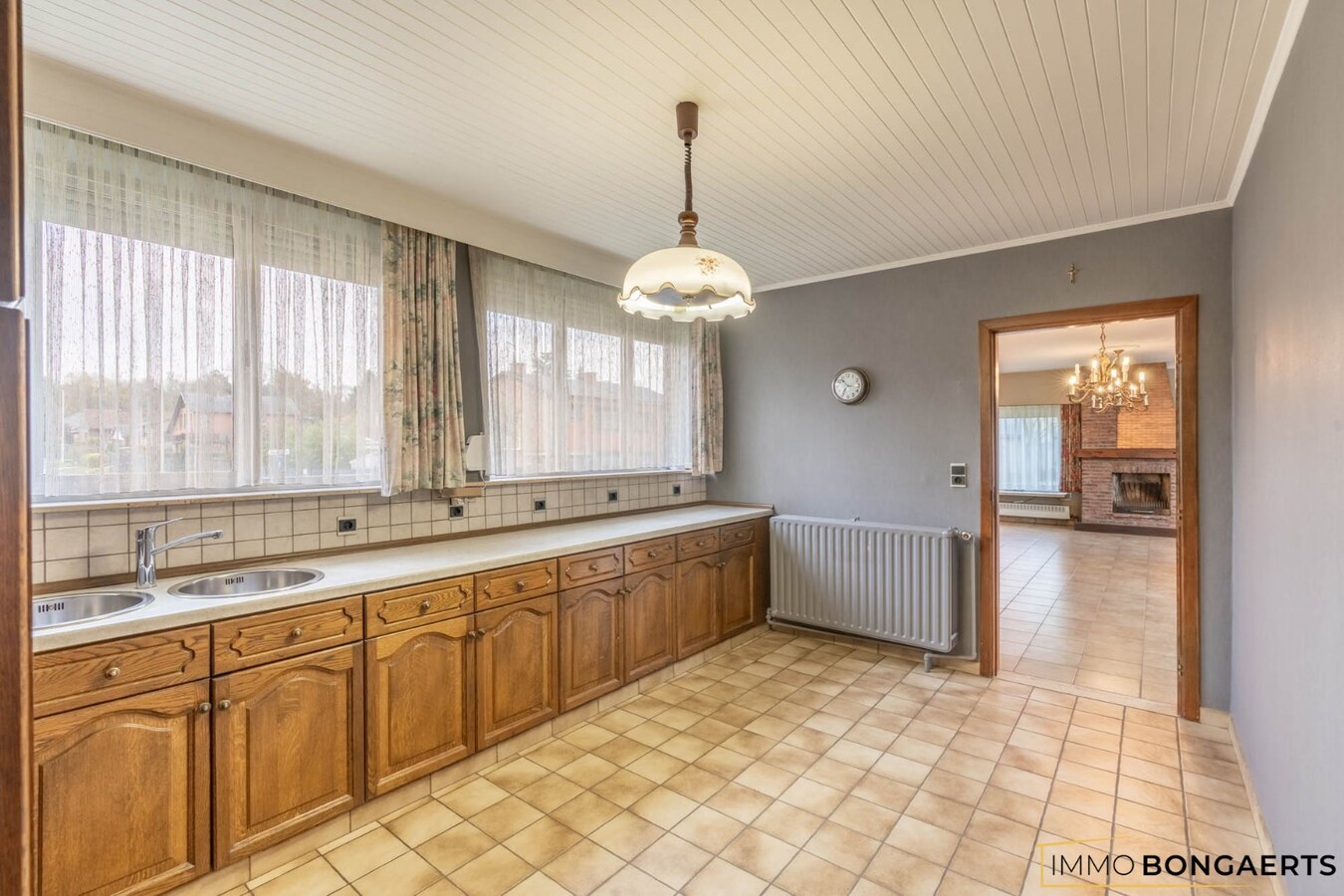 Ruime woning met tuin, garage en 3 slaapkamers in Genk. 