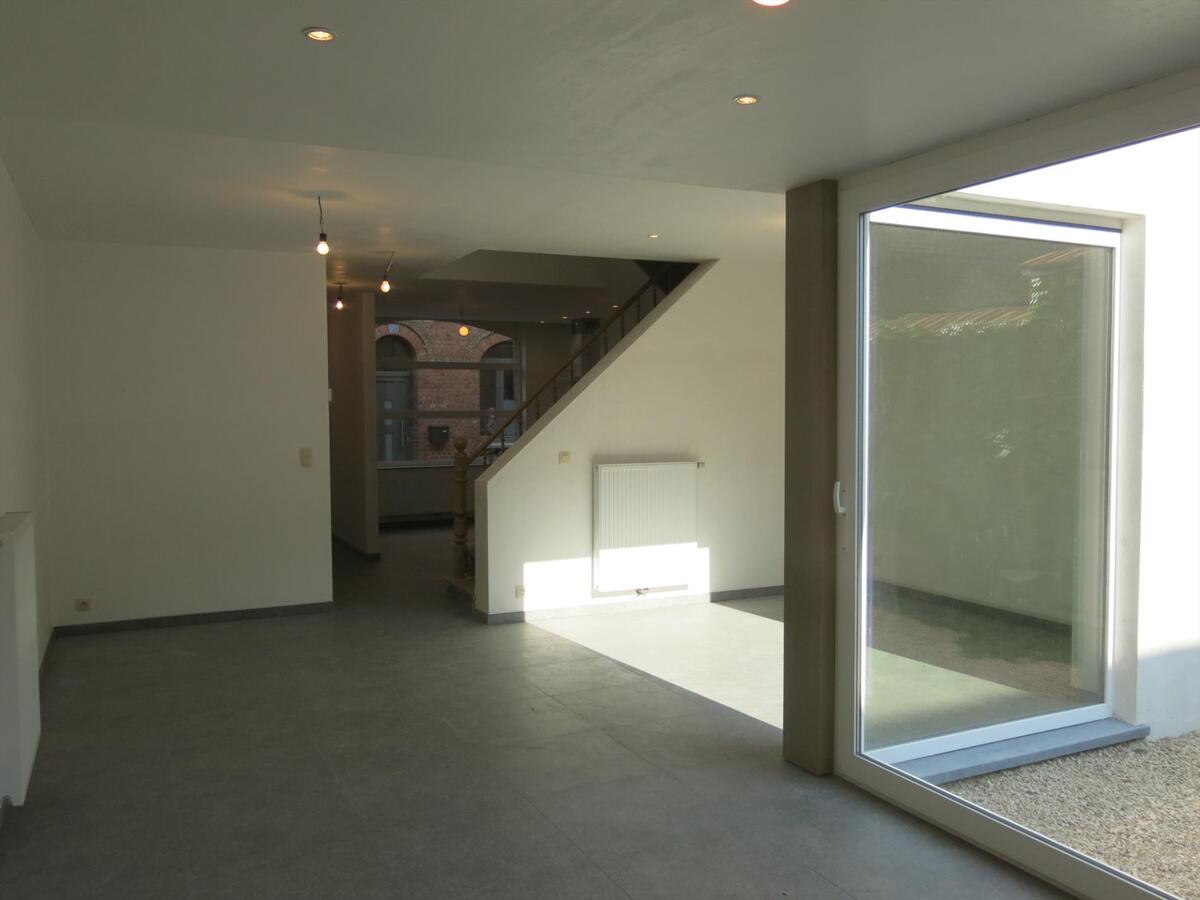 Verrassend ruime stadswoning met 4 slaapkamers en stadstuintje 