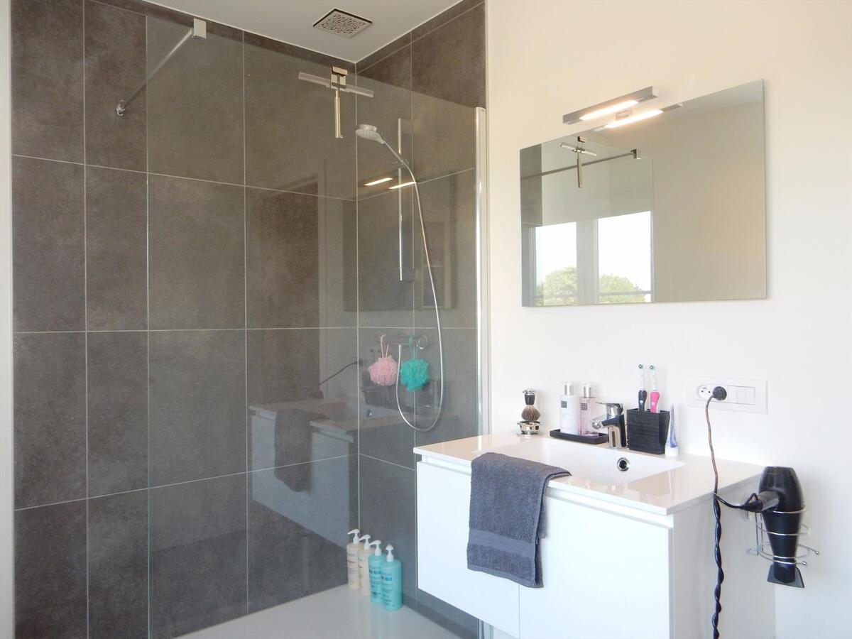 Mooie woning met 3 slaapkamers en garage 