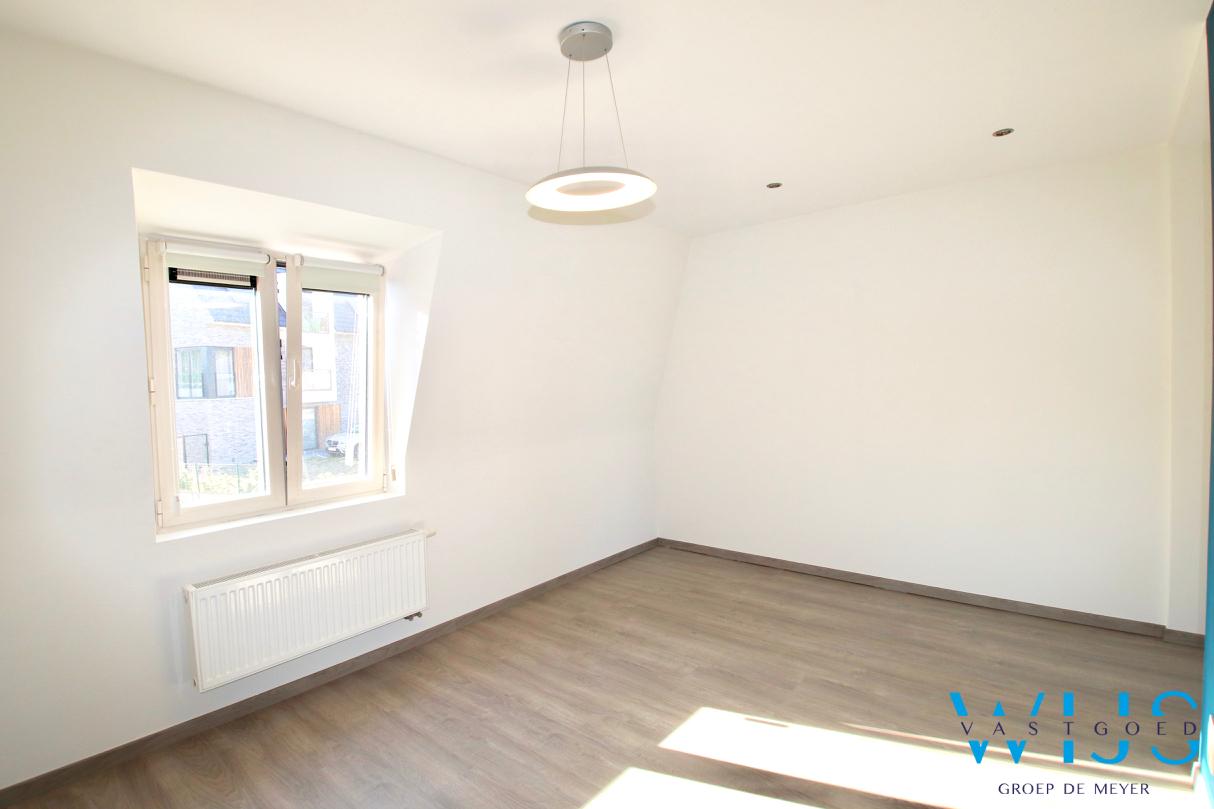 Instapklaar woonhuis met 2 slaapkamers &amp; tuin te SLEIDINGE ! 