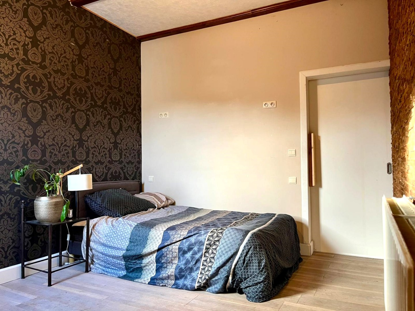 Rijwoning met zonnige tuin nabij centrum Maldegem. 