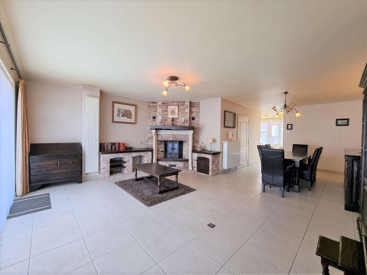 Centraal gelegen woning met grote garage en atelier - Zeebrugge 