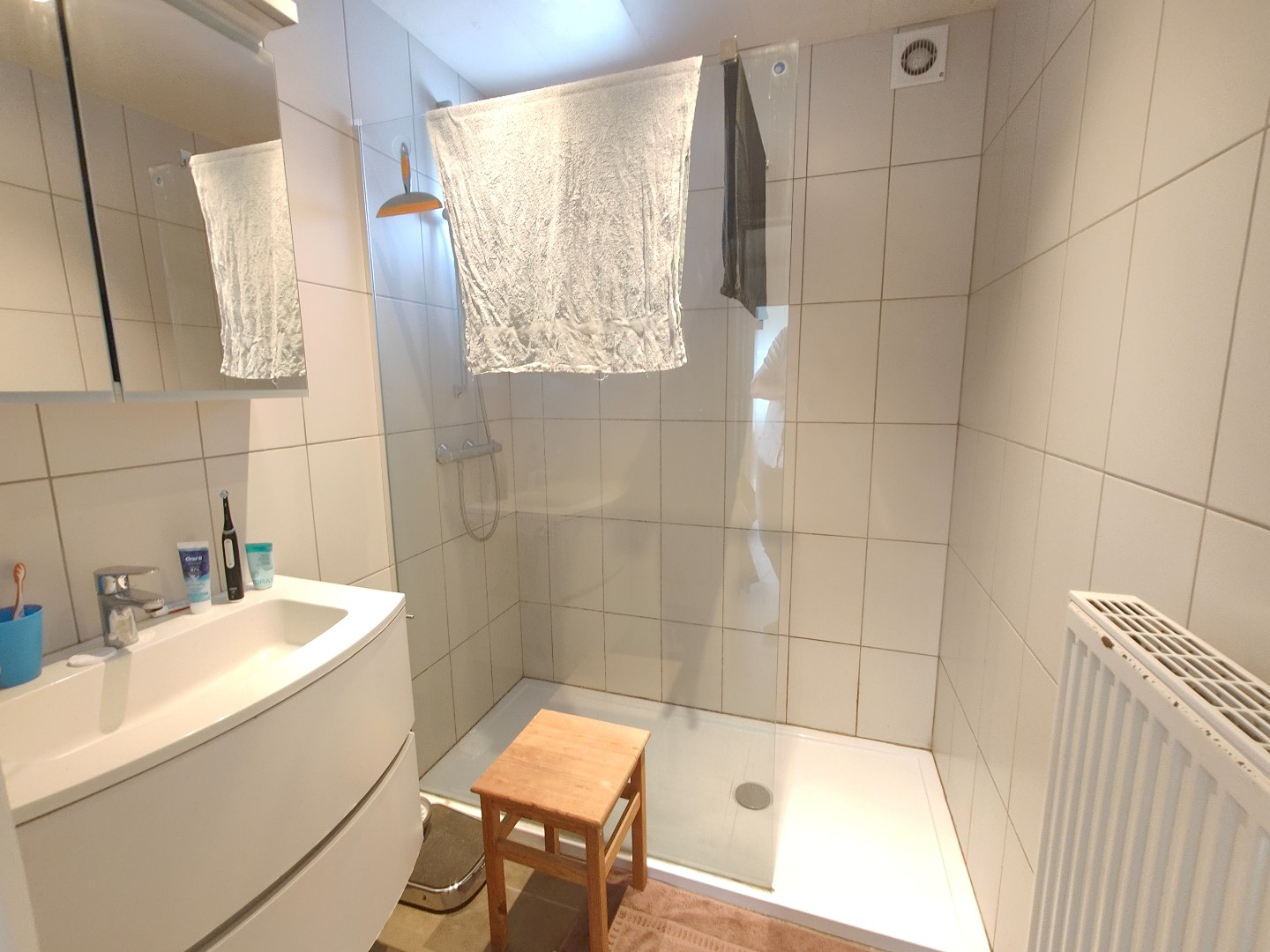 Charmante woning te huur op toplocatie vlakbij het centrum van Ardooie. 