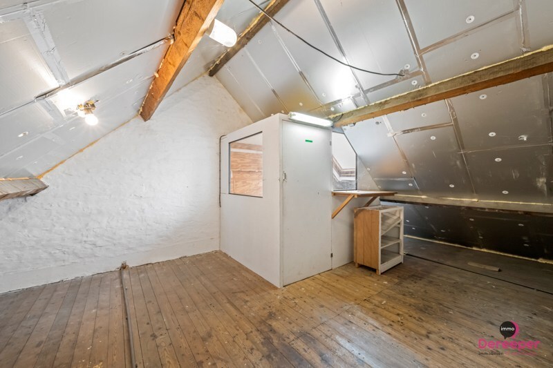 Te renoveren rijwoning op centrale ligging met leuke zuidgerichte tuin 