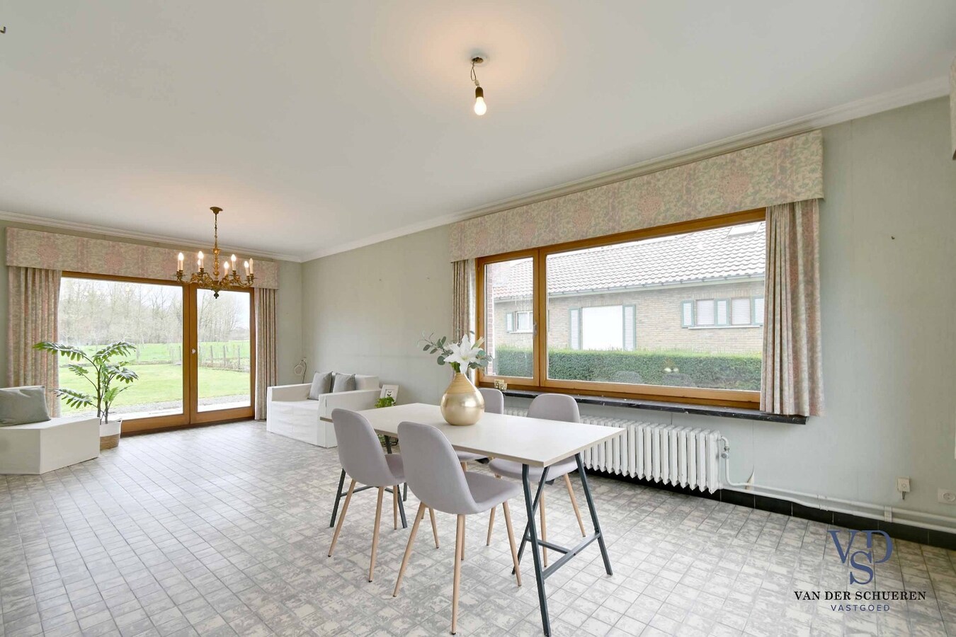 Degelijke eigendom met mogelijkheden 