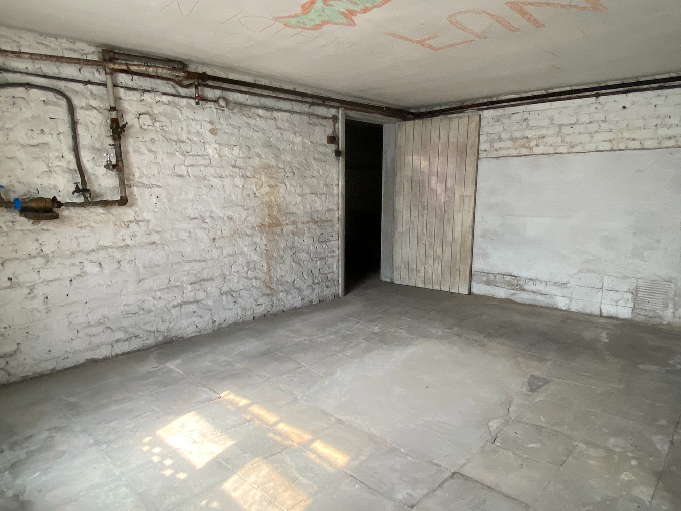 Te renoveren Art Deco herenwoning nabij station 