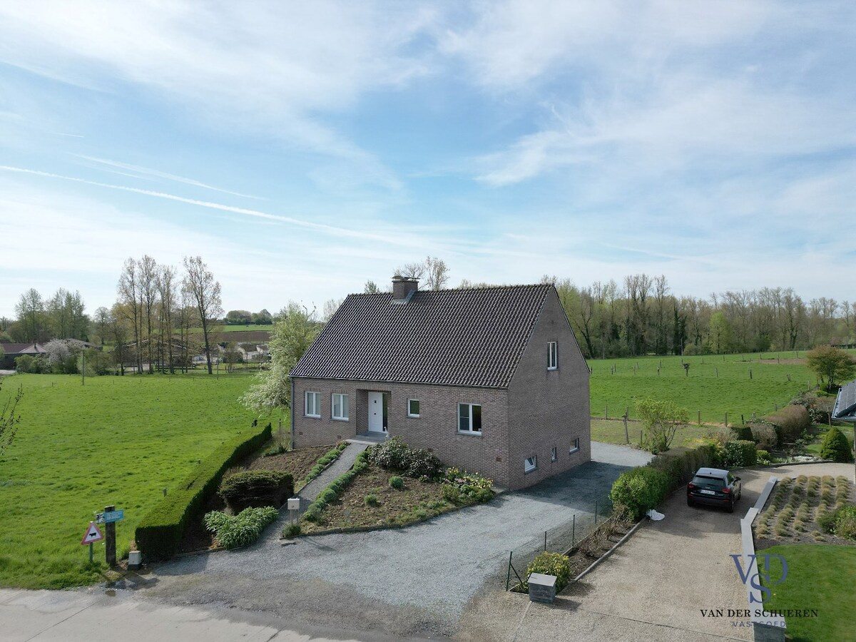 Ruime woning op unieke locatie in het groen, vlakbij Dikkele 