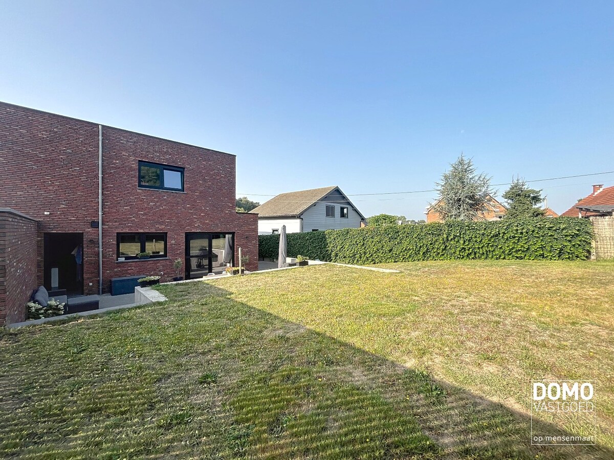RUIME NIEUWBOUWWONING MET 3 SLAAPKAMERS, TUIN EN TERRAS TE BERINGEN (PAAL) 