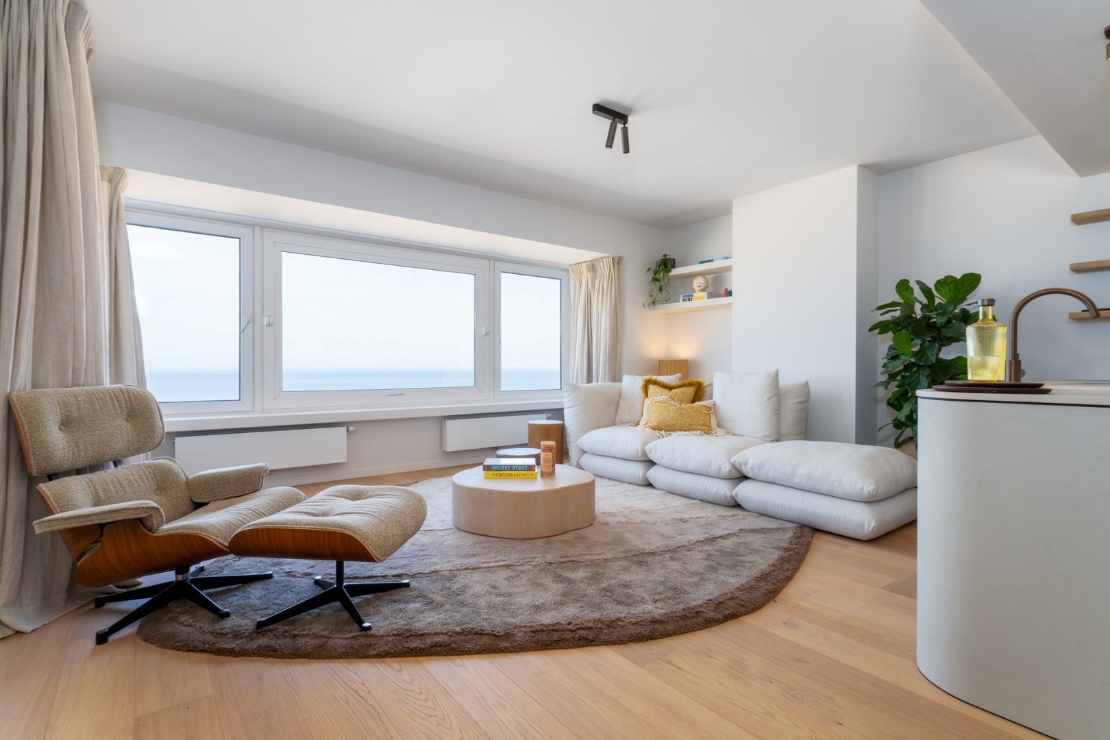 APPARTEMENT HAUT DE GAMME DE 2 CHAMBRES AVEC TERRASSE ET VUE SUR MER 