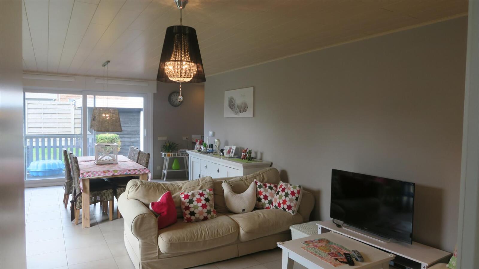 Recente halfopen woning (2012) in rustige woonwijk 
