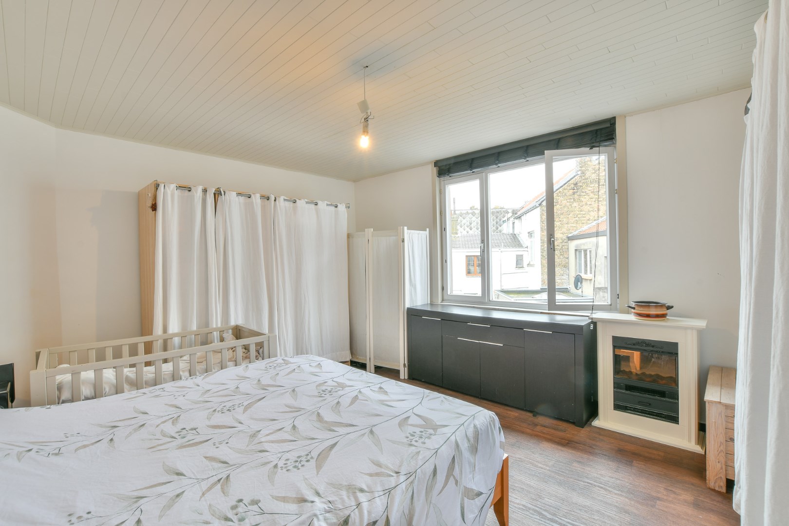 Centraal gelegen rijwoning met 4 slaapkamers en koer 