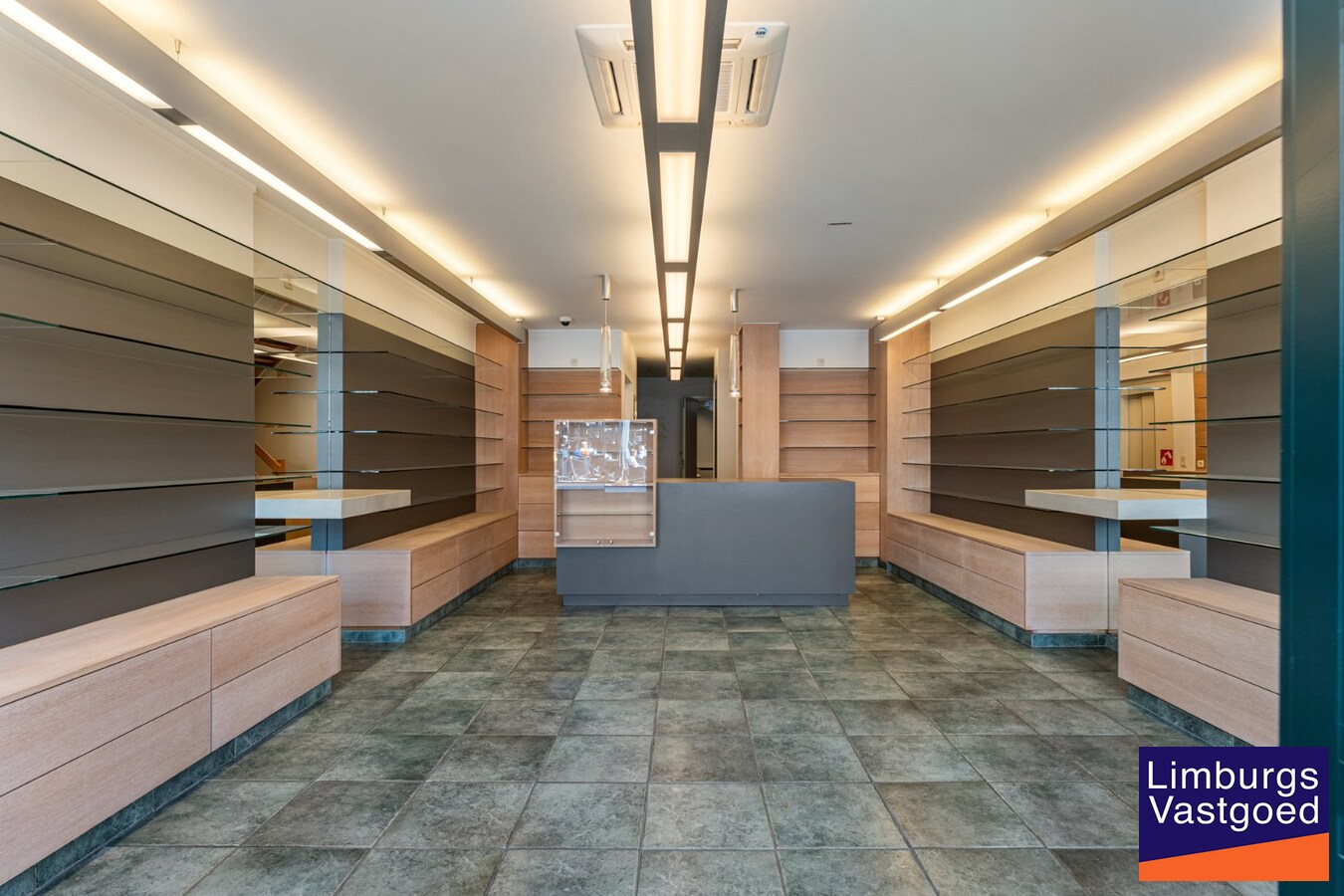 Handelshuis op commerciële topligging aan de Grote Markt 