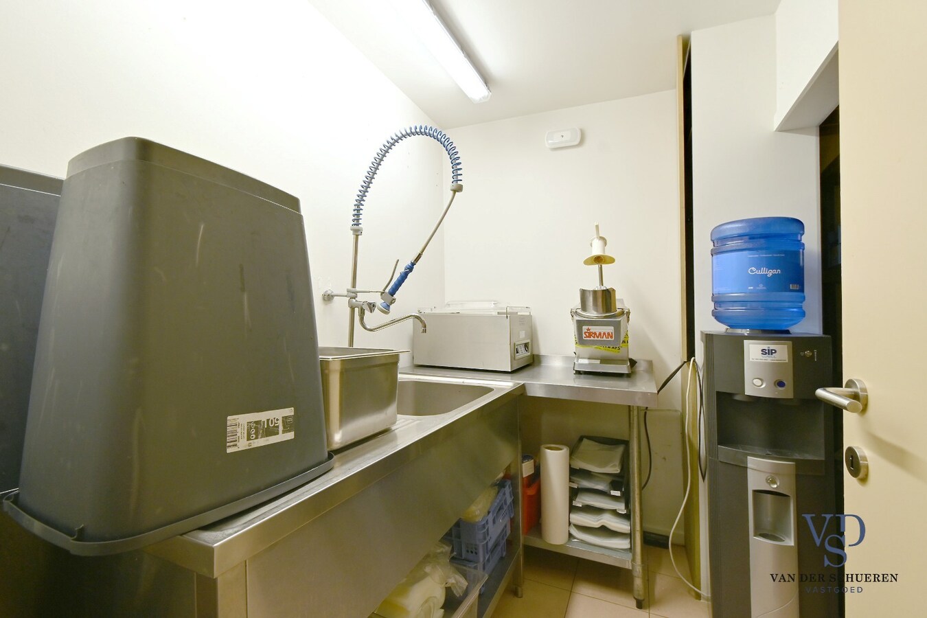 Multi-functionele eigendom op topligging. 