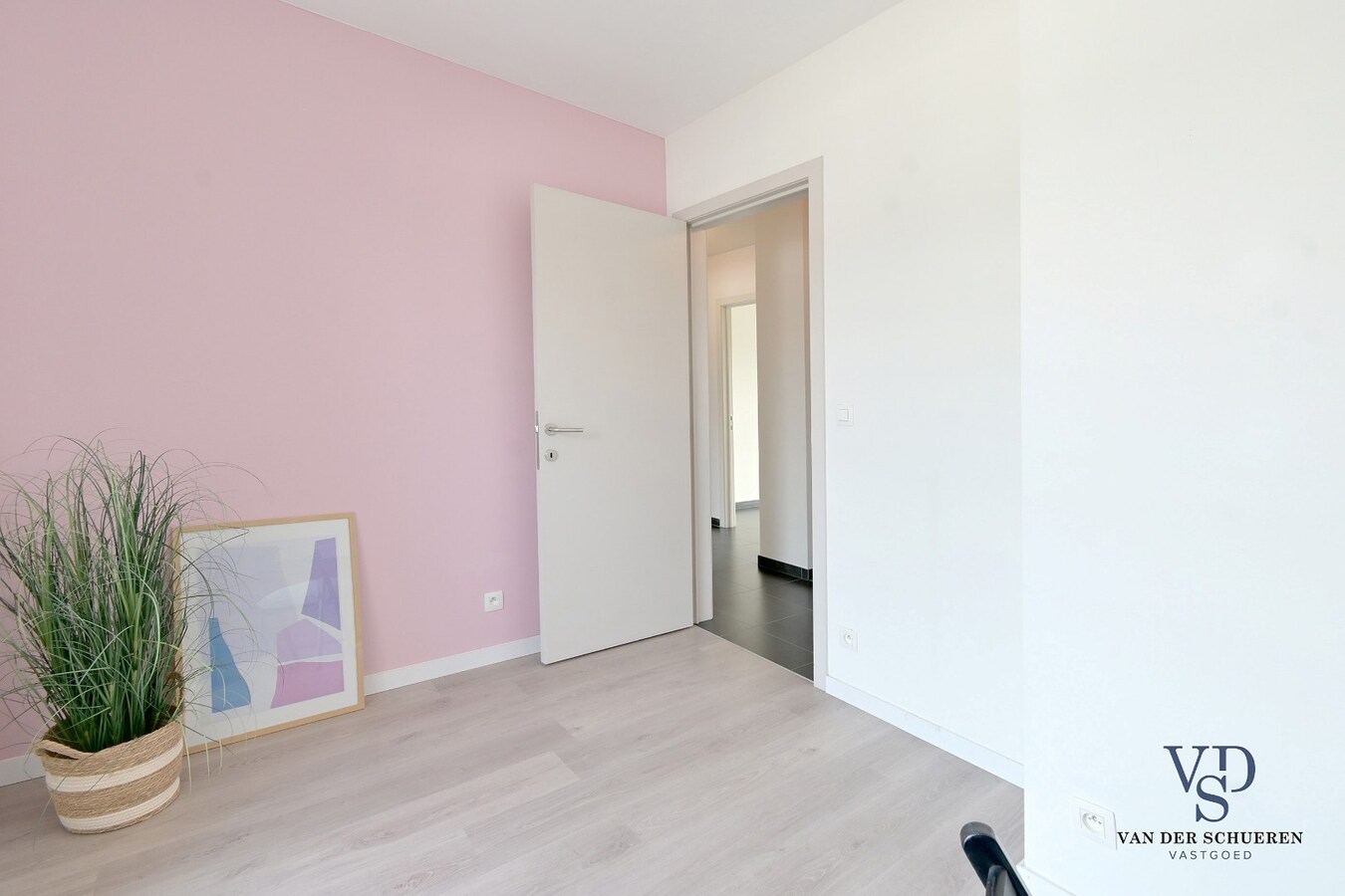 Lichtrijk appartement mét ondergrondse garage en berging. 