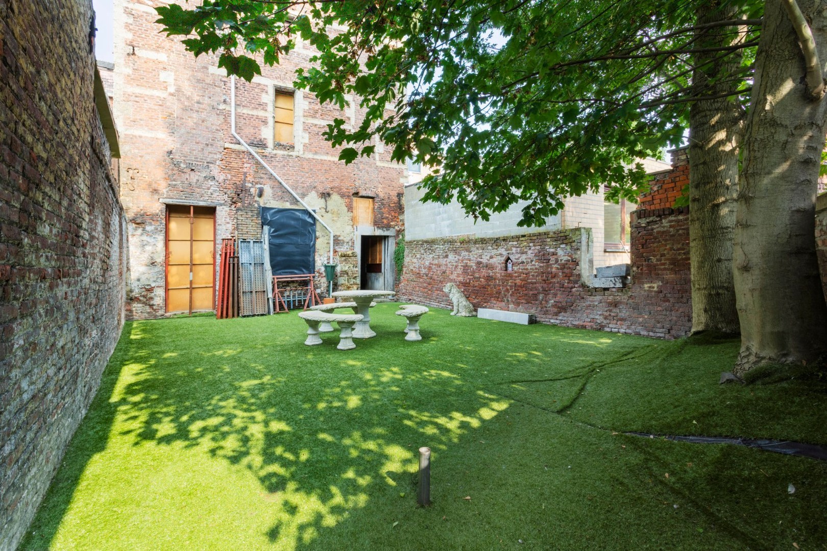 prachtige ingesloten stadstuin 