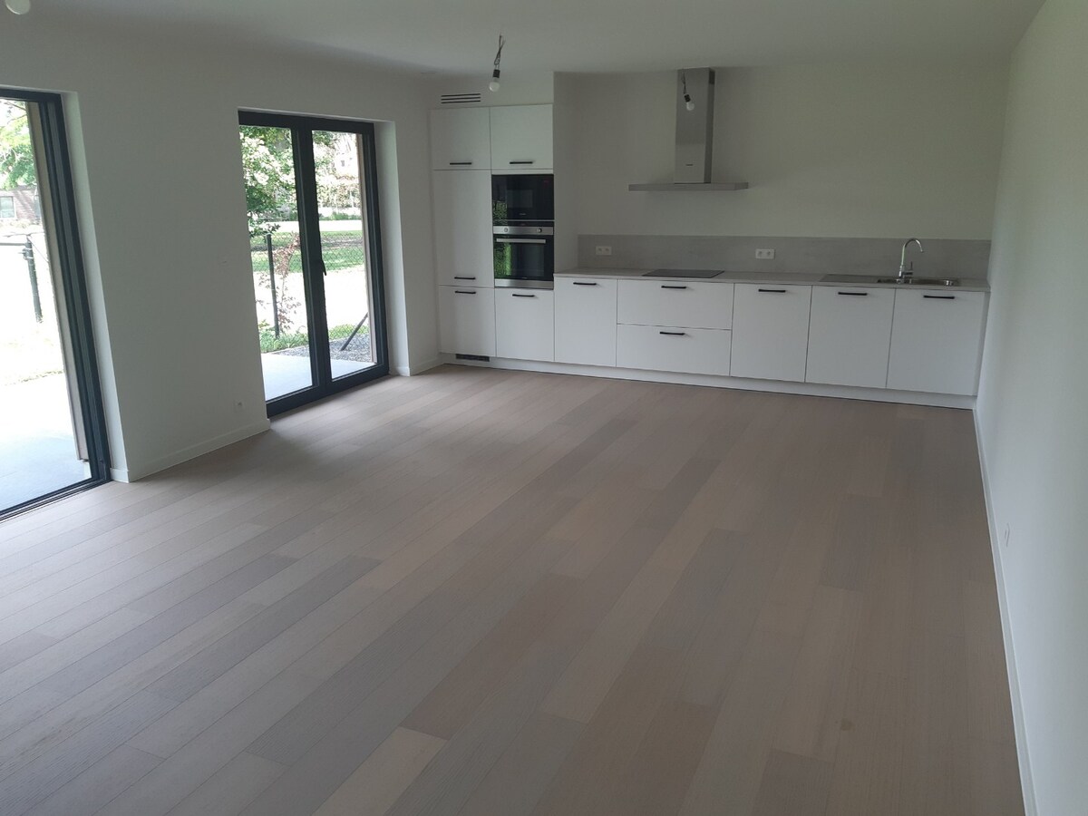 Gelijkvloers 2 slpk-appartement in Wortegem-Petegem. 