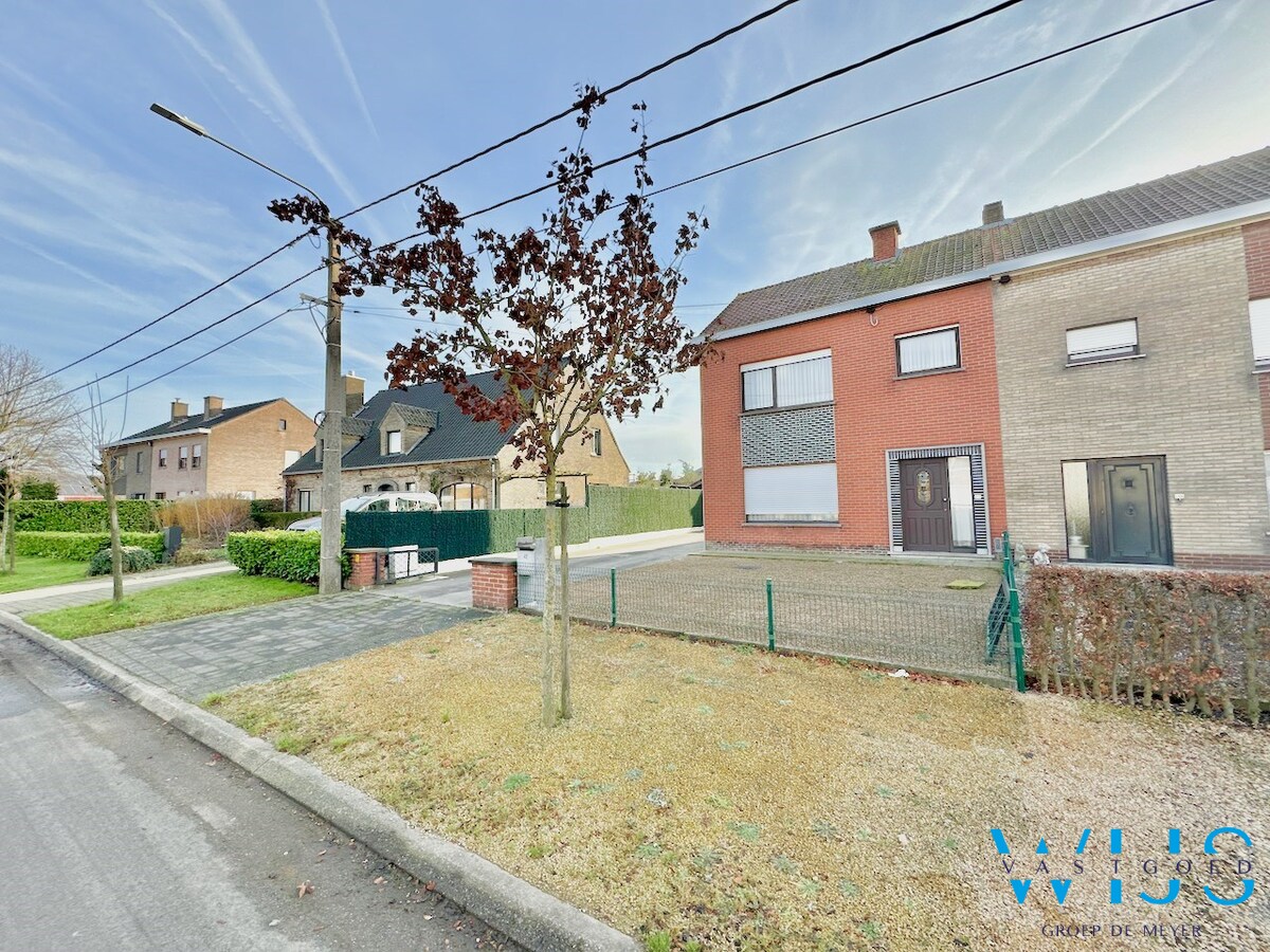 Volwaardig woonhuis met bijgebouwen te Wippelgem ! 