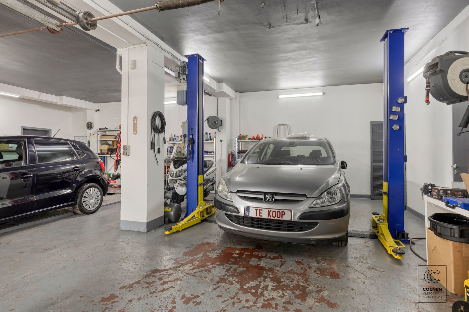 Commercieel pand/autogarage op een uitstekende locatie te Deurne! 