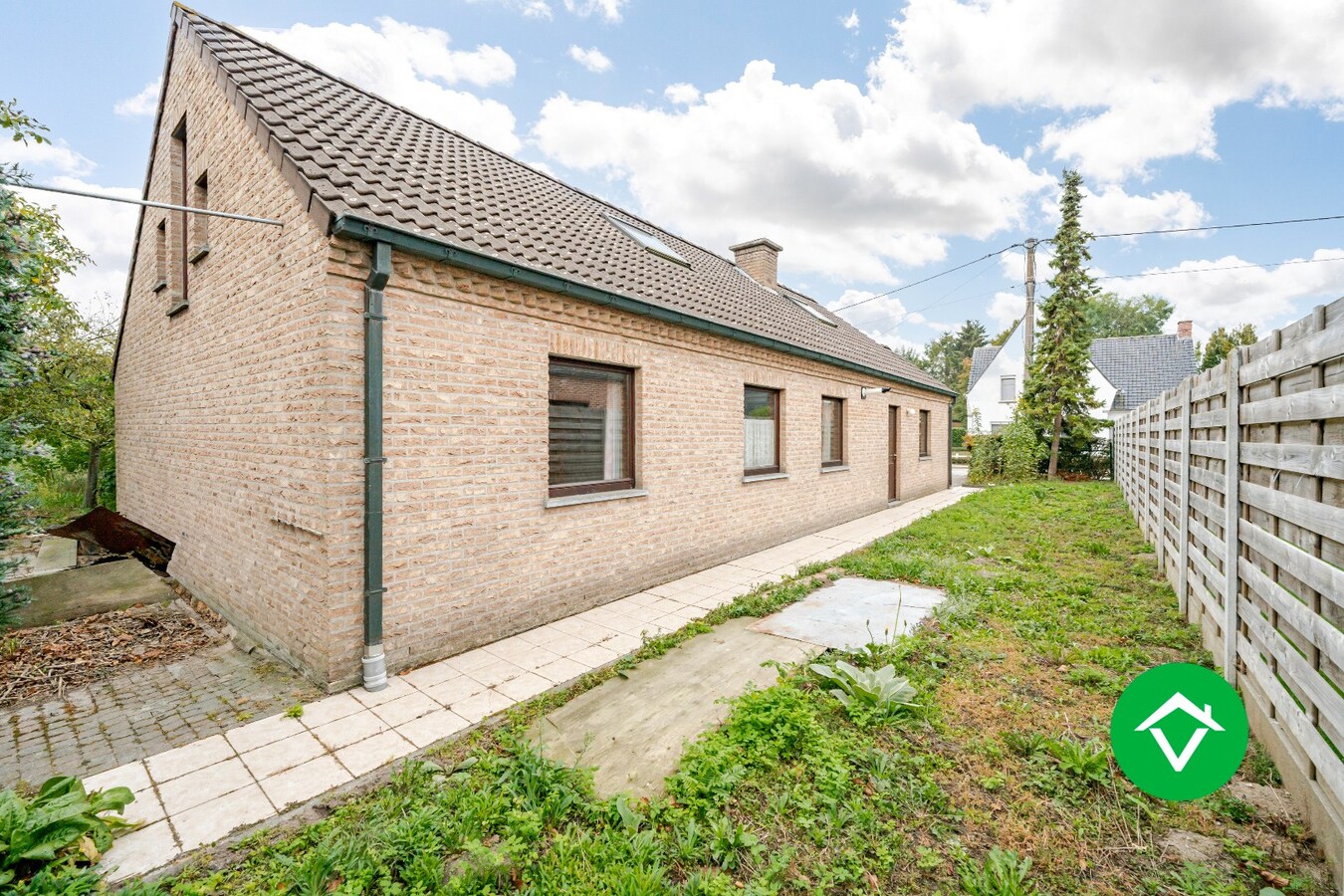 Charmante alleenstaande bungalow met zonnige tuin en garage in Torhout 