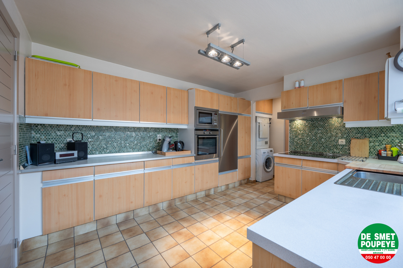 Verrassend ruime en goed onderhouden woning met ruime garage 