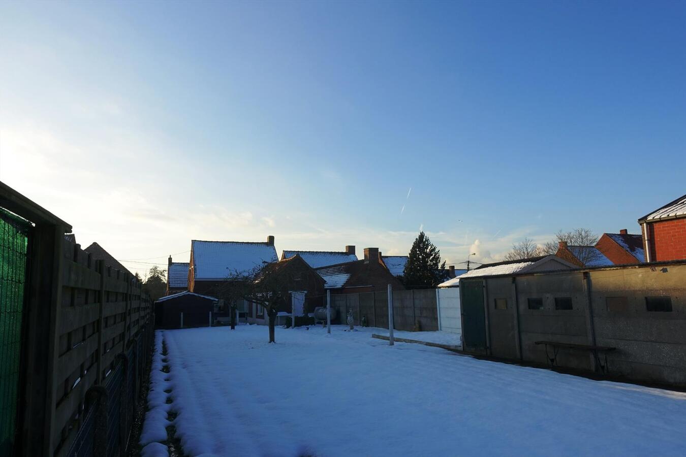 Alleenstaande woning op ruim perceel van 1035 m² 
