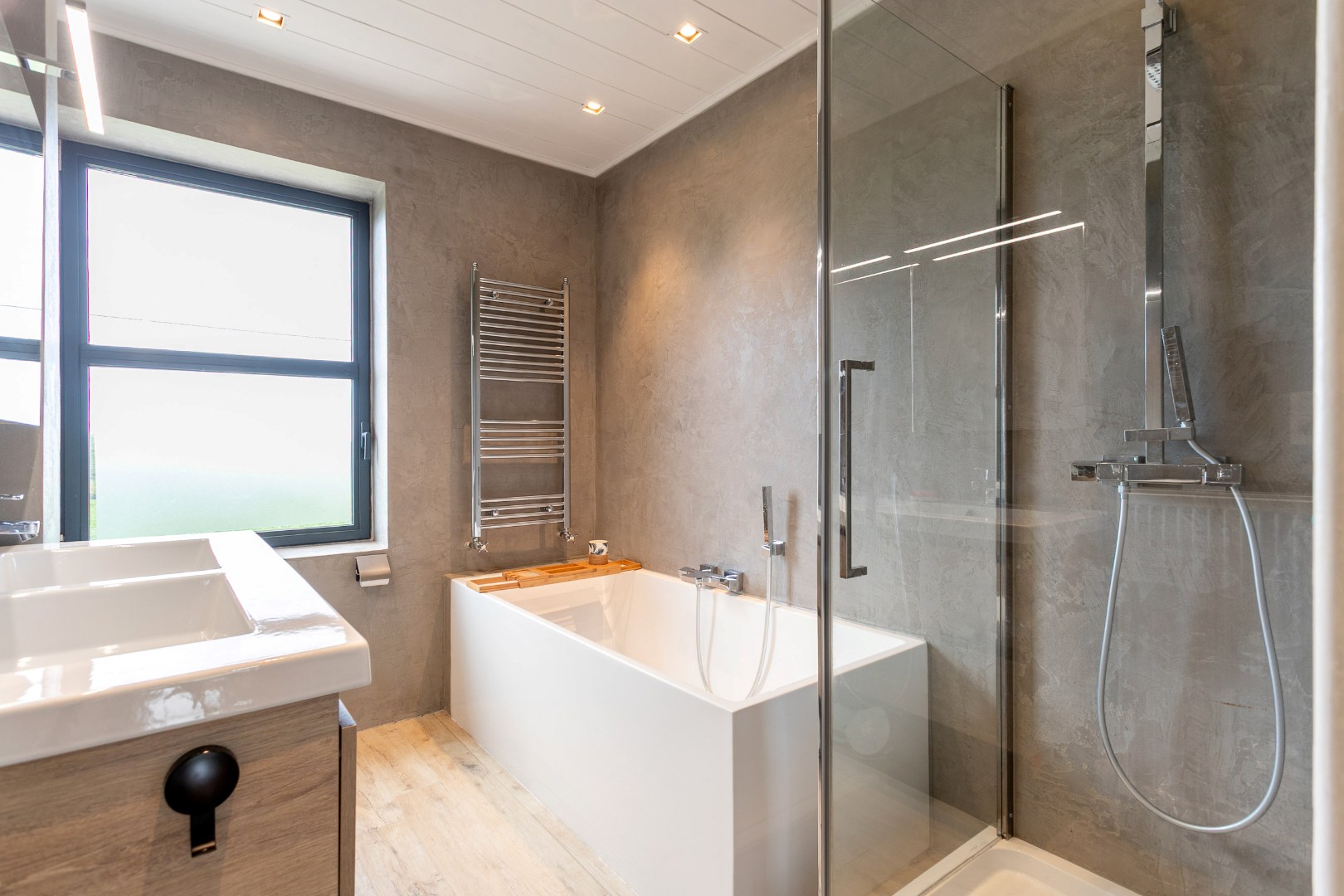 Instapklare driegevelwoning met 3 slpk te Lembeek 