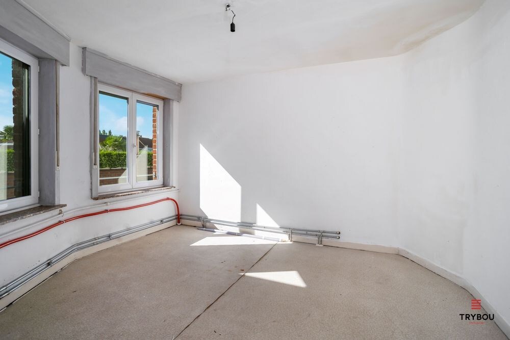 Ruim handelshuis op centrale ligging in Houthulst 