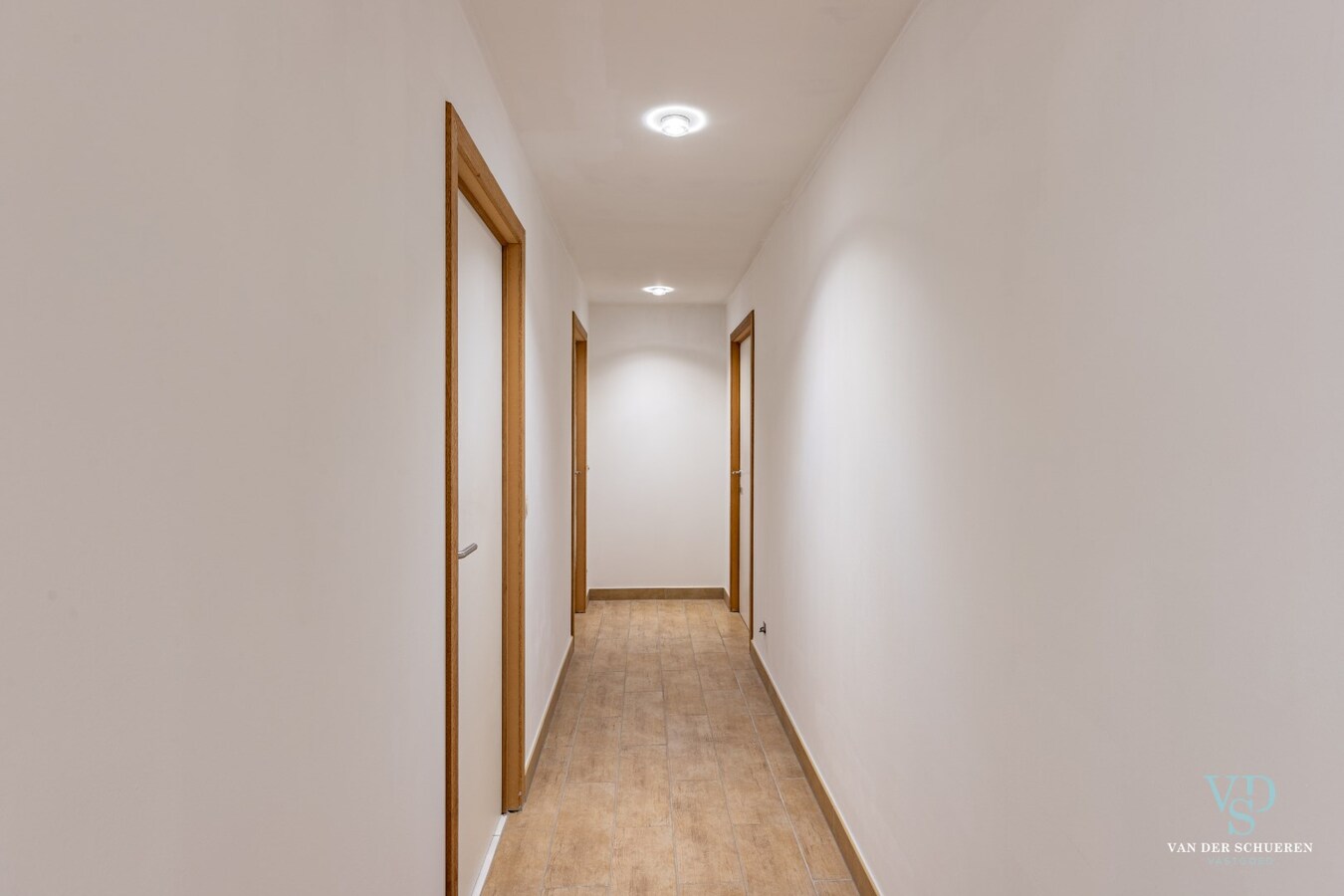 Handelspand mét woongelegenheid op commerciële locatie 