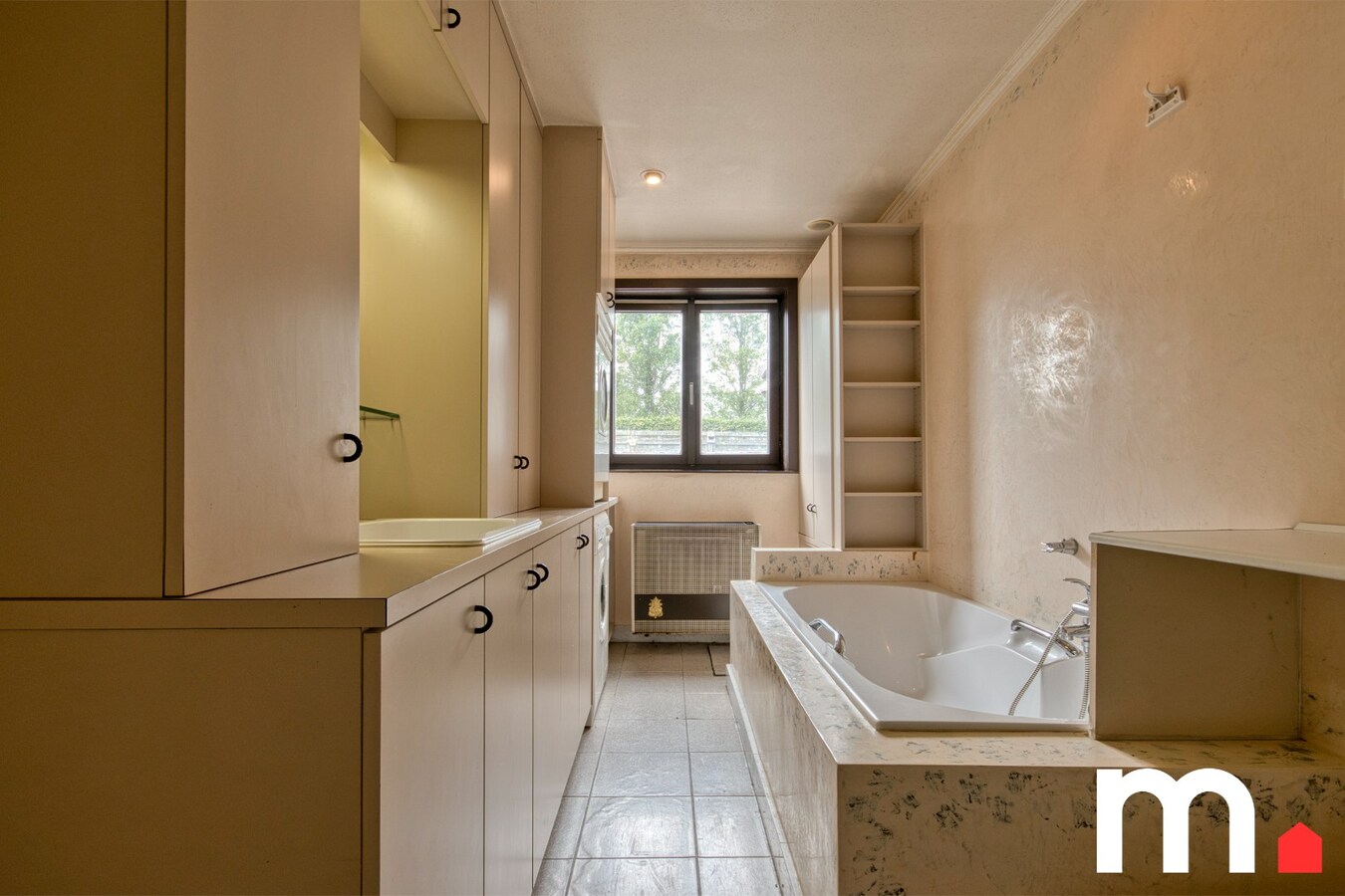 Unieke woning met zwembad en prachtig verzicht op het Preshoekbos ! 