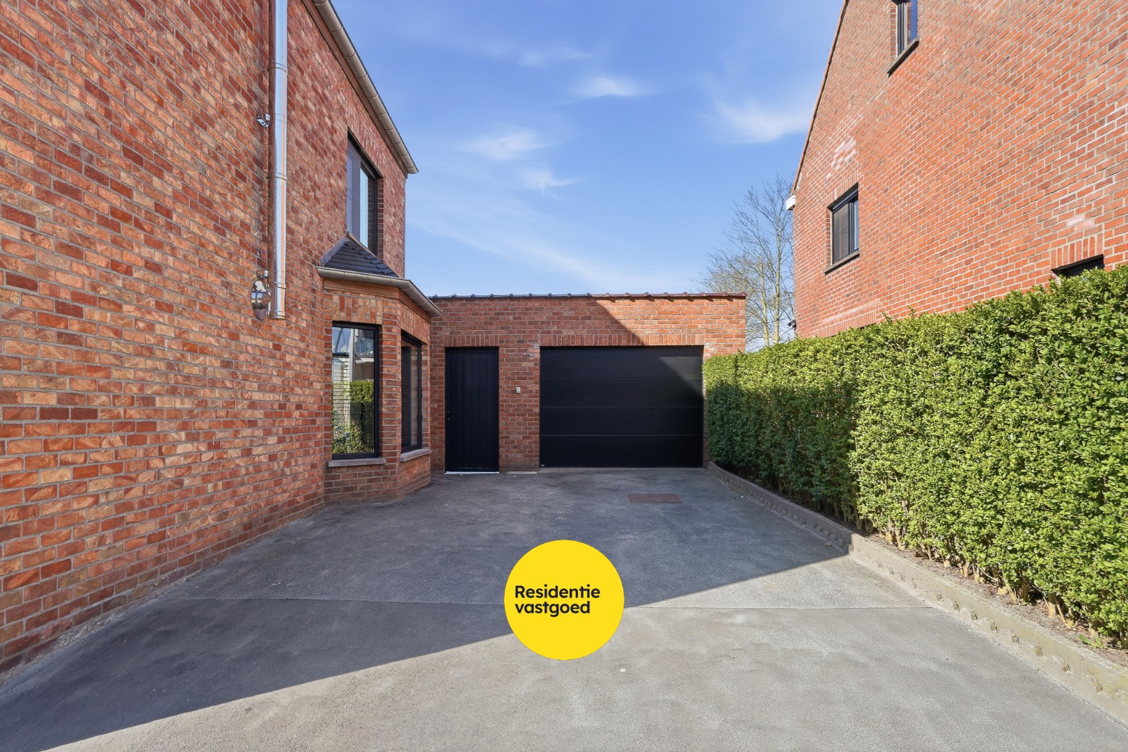 Volledig gerenoveerde alleenstaande woning op toplocatie in Zedelgem 