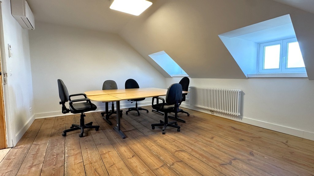 Gemeubelde kantoorruimte met diensten vlakbij het station van Mechelen