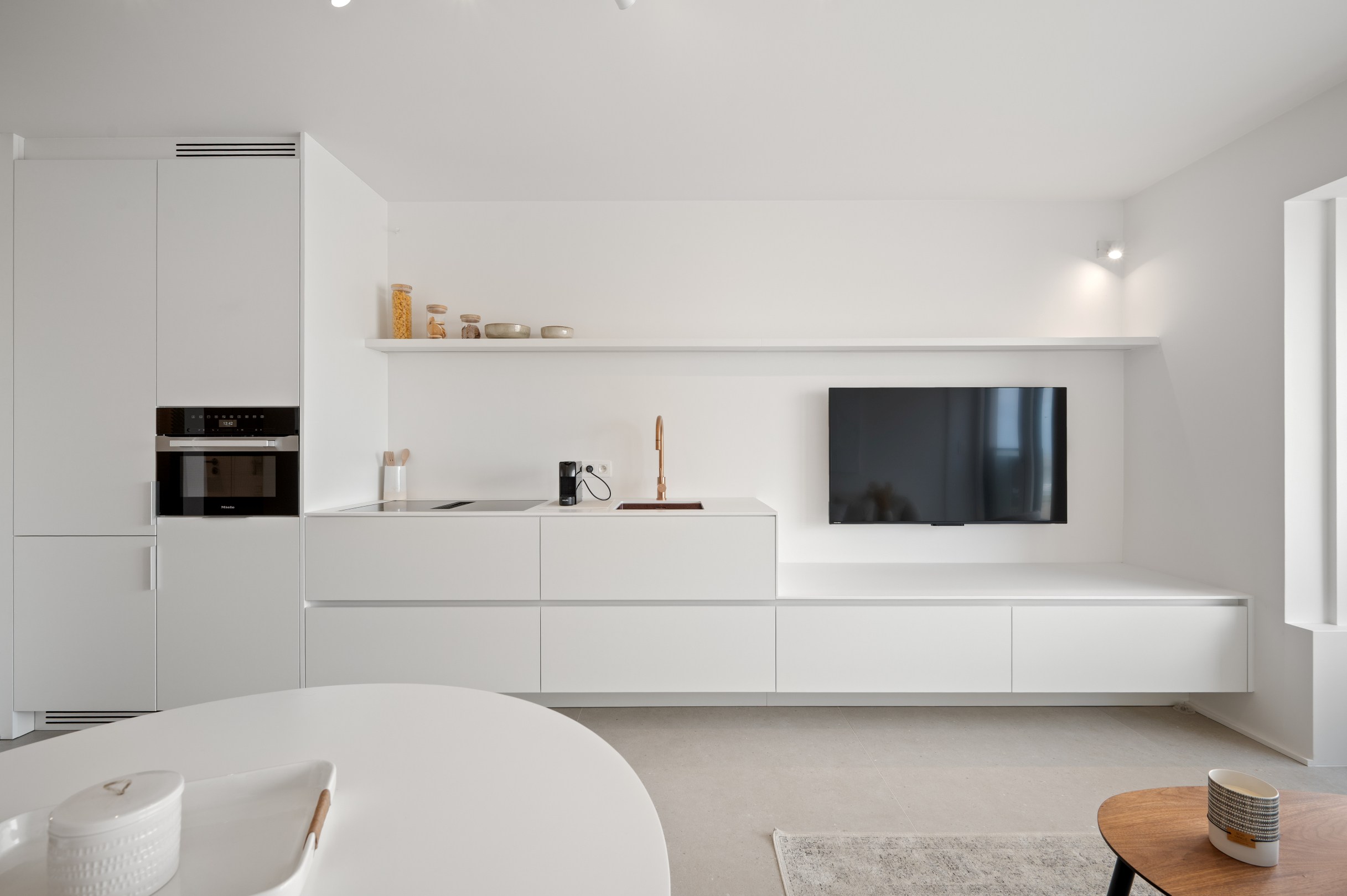 Appartement de vacances confortable et magnifiquement rénové avec vue frontale sur la mer, situé près de la place Rubens. 