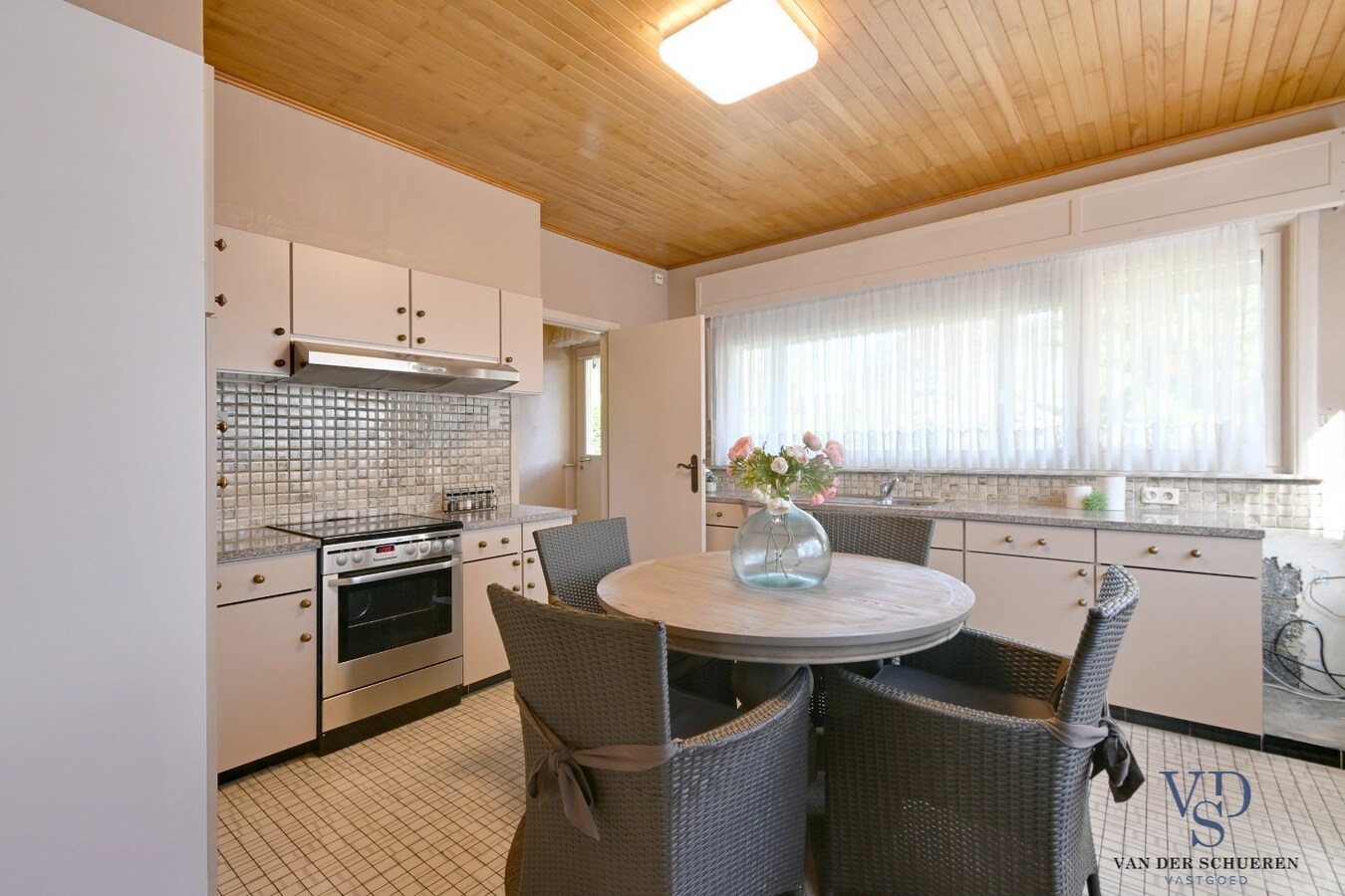 Goed gelegen, degelijke Open Bebouwing. 