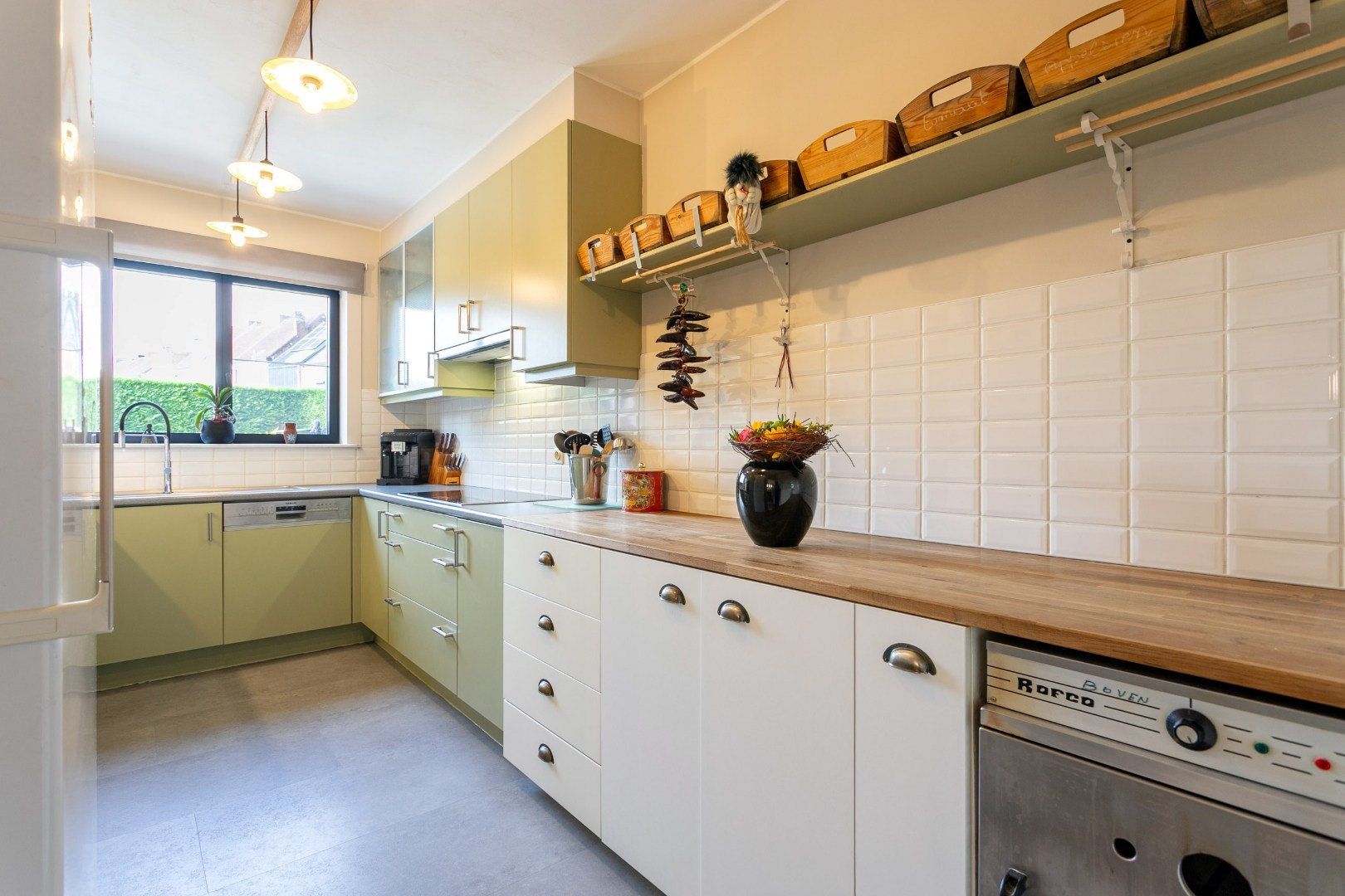 Instapklaar 2 slpk appartement met garage te Halle 