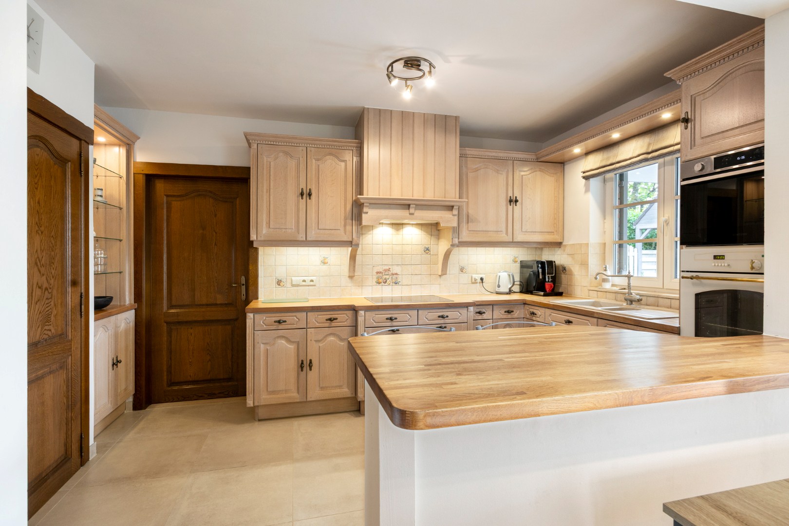 Open bebouwing met prachtige tuin en 4 ruime slaapkamers, garage, tuin en terras in Bierbeek – EPC 272kWh/m² 