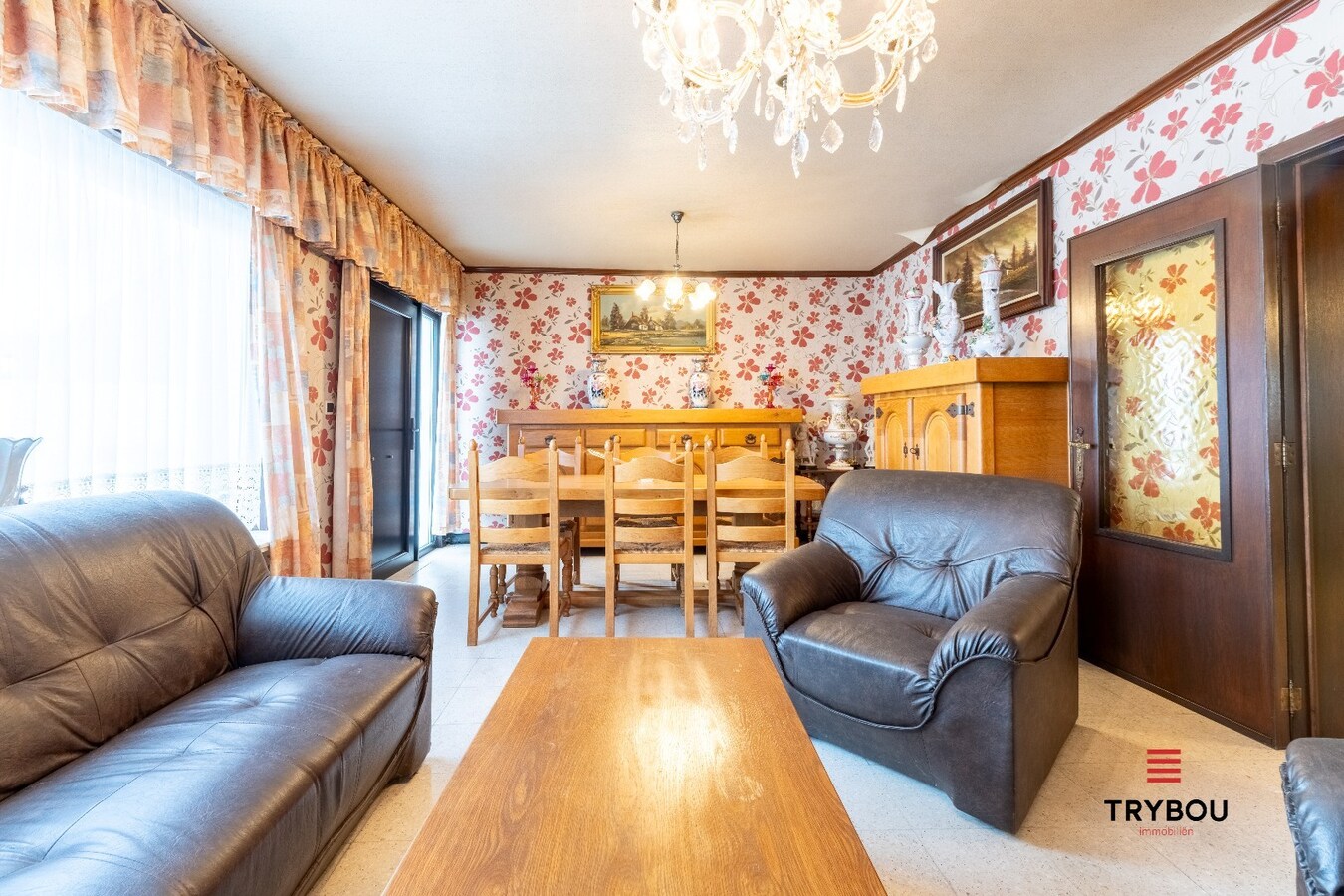 Verrassend ruime woning aan de rand van Houthulst op ruim perceel van 720m². 