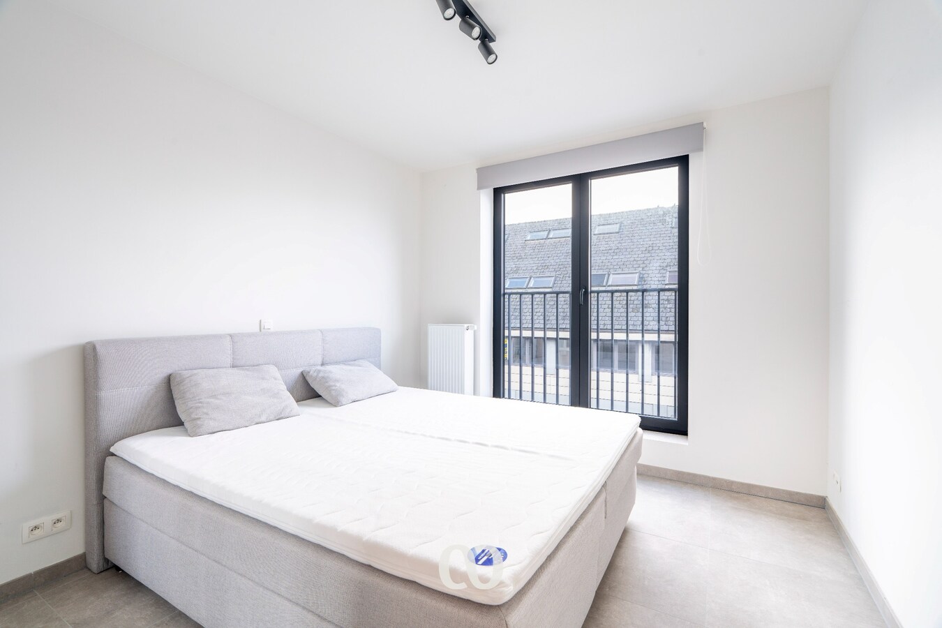 Modern en lichtrijk appartement te huur in de Beverestraat 