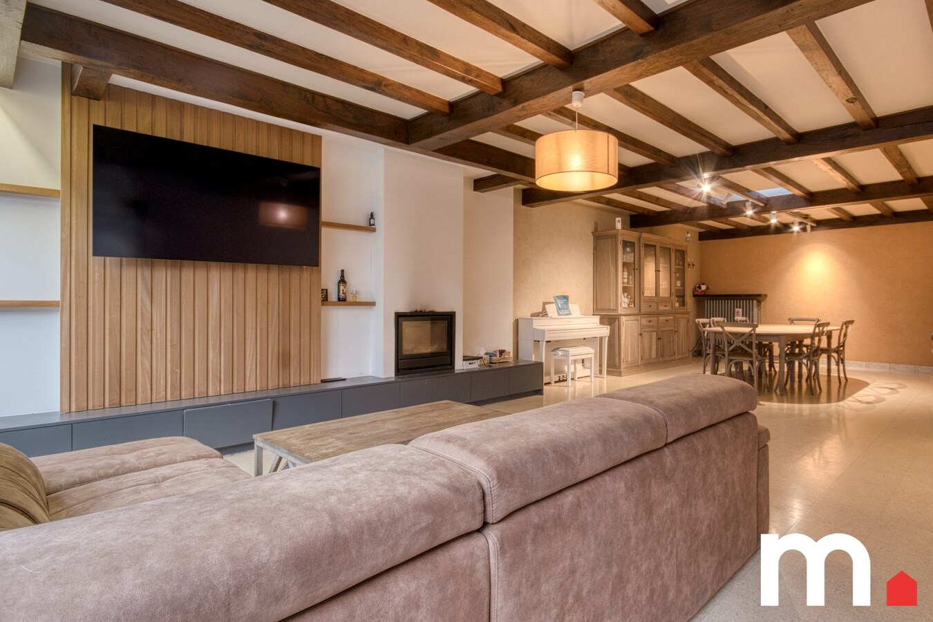 Instapklare woning met Loods van 170m² met uitweg te Zwevegem met 324 m² bewoonbare oppervlakte ! 