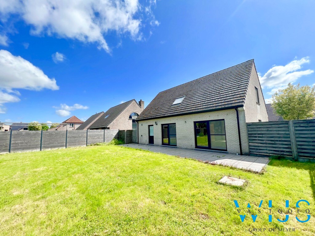 Open bebouwing met zonnige tuin, 3 slaapkamers en garage te Kluizen ! 