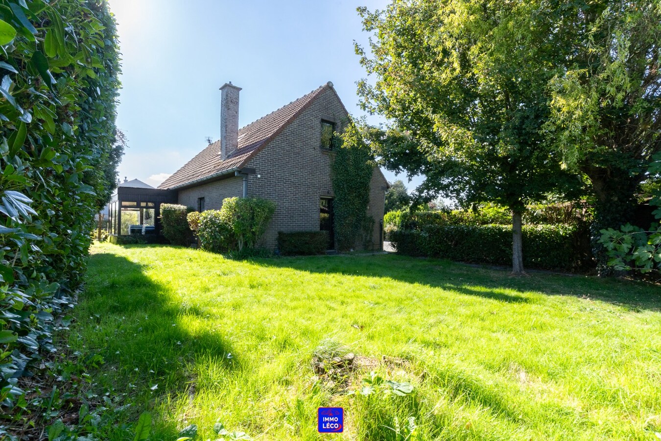 Villa "Semi Plain-Pied" érigée sur une parcelle de 669m², 2 garages, parking privé ! 
