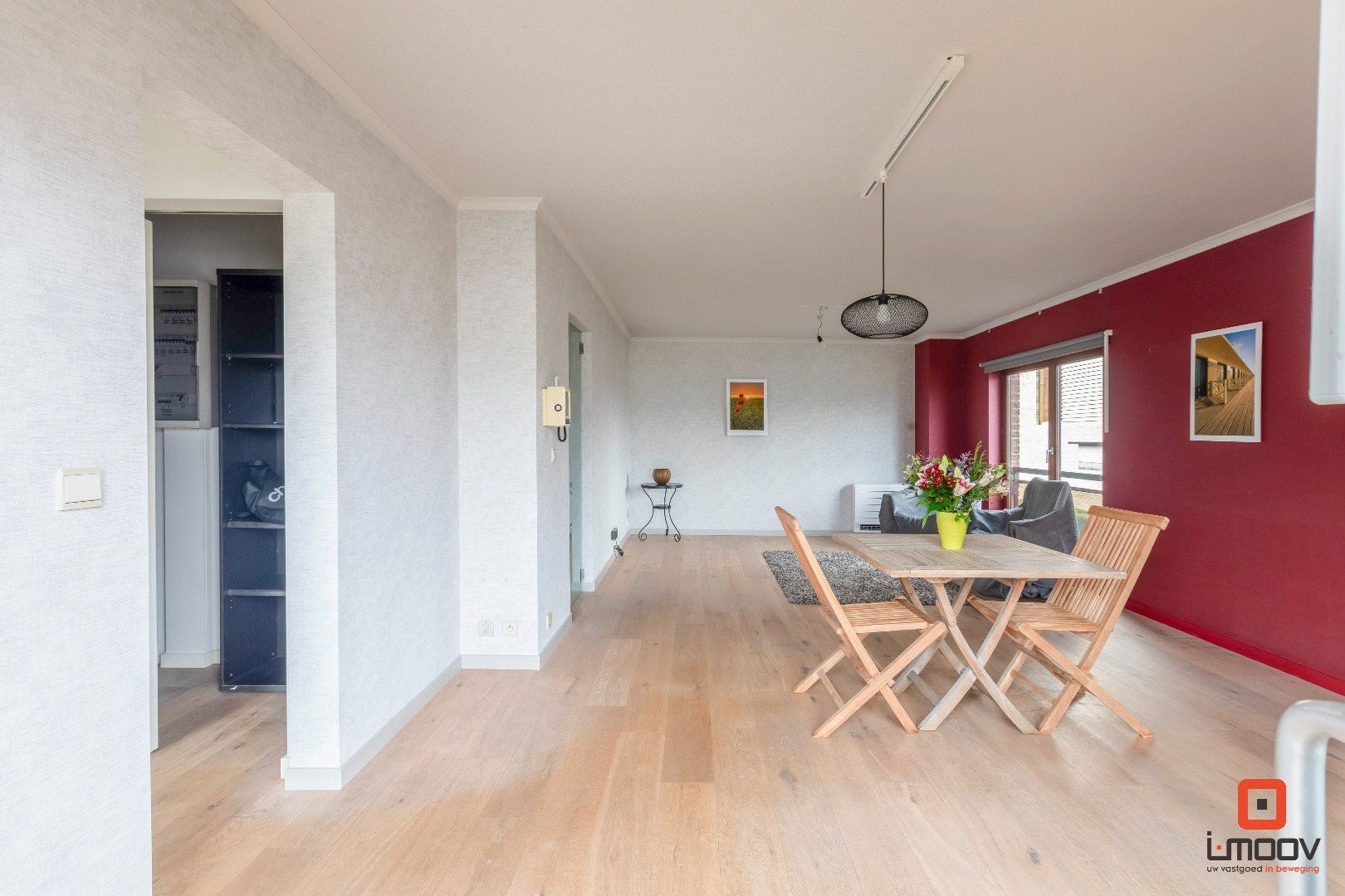 Instapklaar twee-slaapkamerappartement met zonnig terras op sterke locatie in Gentbrugge 