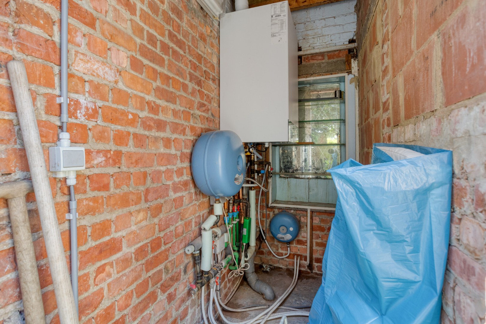 Centraal gelegen ruime woning met 4 slaapkamers en tuin te Tienen - EPC 222Kwh/m² 