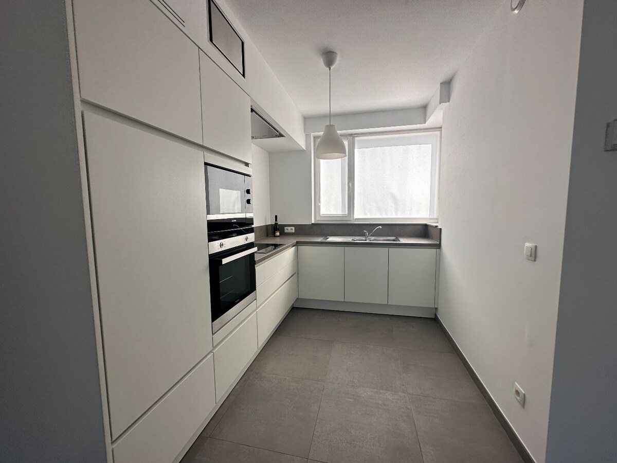 Nieuwbouwwoning met 4 slaapkamers op een boogscheut van het centrum 