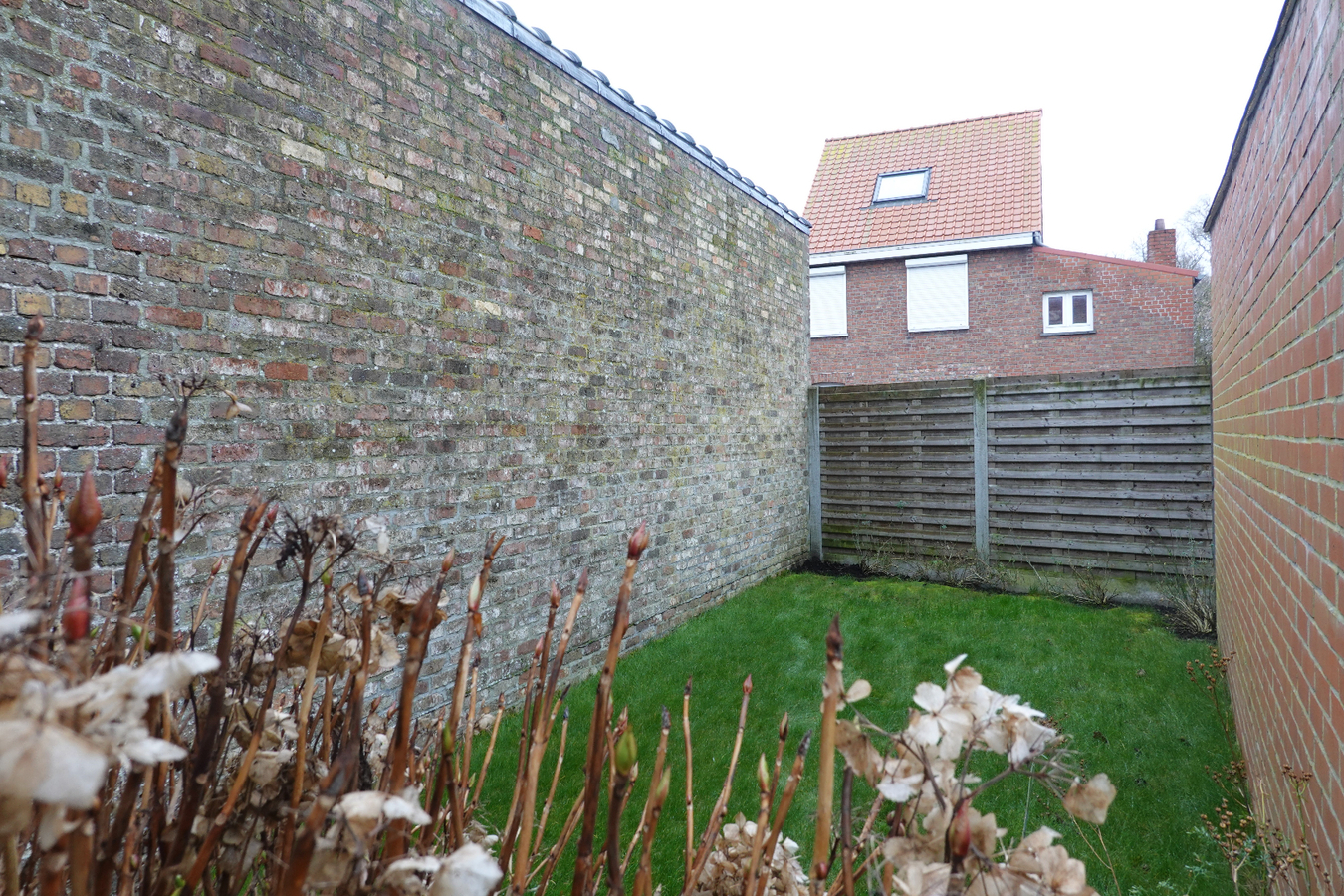 Ruime halfopen woning met tuin 