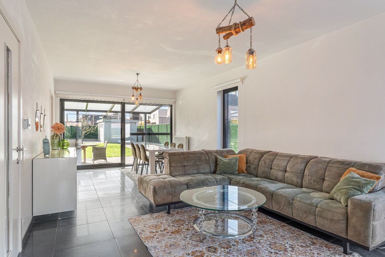 Duurzame gezinswoning met hedendaags energiecomfort, 3 slpk, ruim terras, tuin en achterliggende garage,. 