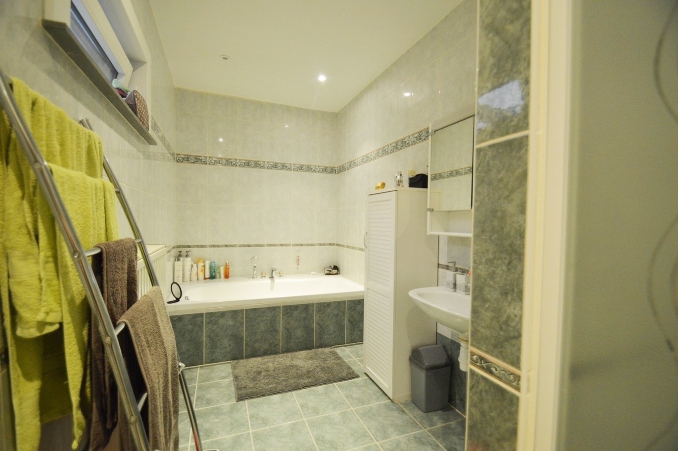 Karaktervolle woning voorzien van alle moderne woonkwaliteit met zonnige tuin en achteruitgang - Zwankendamme 